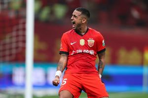 莱昂纳多谈读秒绝杀：最近比较自信，进球机会出现时就要把握住