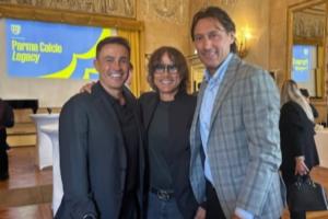 直播吧消息：卡纳瓦罗近日现身意甲观赛并与故友会面，据悉他近期并无与足协进行合作面谈的计划。