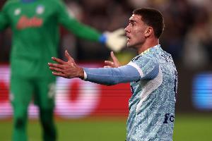 据《米兰体育报》报道，尤文图斯今夏希望用弗拉霍维奇进行等价交易，以换取萨勒马科尔斯，但 AC 米兰方面已拒绝该提议。