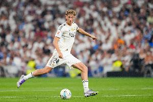 20岁的赫伊森已是皇马主力中卫，其身价随之上涨1000万欧元，目前估值达7000万欧元，在足坛中卫身价榜上位列第六。