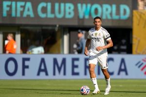 马卡报：皇马右后卫人员短缺，阿诺德预计两周后伤愈回归。