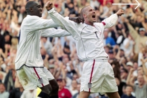 经典回放！2001年今日，贝克汉姆任意球扳平希腊，英格兰挺进世界杯。