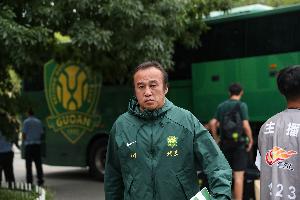 记者：陶伟出任国安主帅的概率不高，其性格较为随和，能适应各种环境。