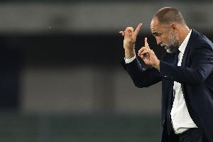 据《都灵体育报》报道，尤文图斯在3421阵型下缺乏合格的边路球员，若改踢4321阵型或许更为合适。