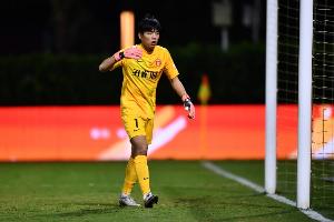 前中超门将王年将成转型拍短剧，曾踢中乙月薪仅3000，其偶像是王大雷。