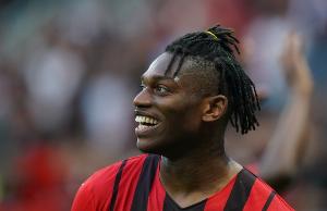 卡萨诺批评莱奥年年空谈，场上表现却难尽如人意，如今26岁的他已不再年轻。