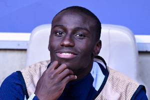 据西班牙媒体报道，由于门迪已因伤缺席长达165天，皇家马德里俱乐部正考虑为其寻找离队方案。