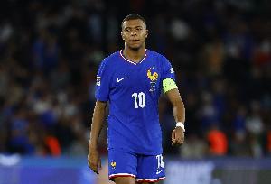 队报报道：一名警官收受姆巴佩6万欧元捐款，经调查确认未违规，现已恢复原职。