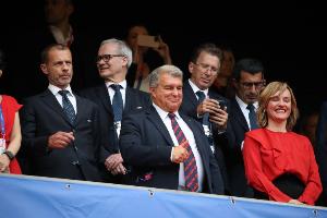 马卡报：巴萨出席欧洲足球大会已表明立场，超800家俱乐部仍不看好欧超重启前景