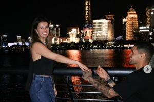 西海岸外援里切利在上海外滩求婚成功