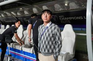 上任65天后，韩媒报道，蔚山HD主帅申台龙已遭解雇，其执教期间战绩为2胜4平4负。