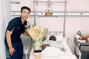 铜梁龙俱乐部官方消息：球队总经理已探望阿萨莫阿，阿萨莫阿也向张志雄表达了谅解。