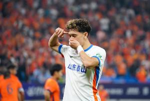 鲁媒称，若李小恒持续进步，未来有望在泰山队承担更重要职责。