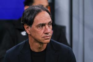 内斯塔：曾因拉齐奥拖欠八个月薪水而被迫离队，并一度接近转会至尤文图斯或国际米兰。