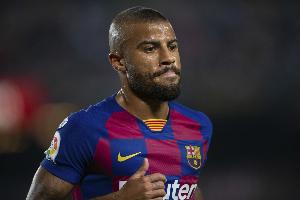 前巴萨球员拉菲尼亚评价内马尔的技术能力或许比梅西更胜一筹，但他同时也强调，梅西只要触球就具备直接改变战局、完成进球的非凡能力。