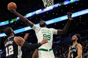 NBA历史谁最“重量级”？三连冠鲨鱼力拔山兮 印度神塔进前三