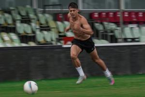 增肌8公斤！好友坦言：以前和居莱尔打架总能赢，现在可不敢了