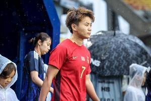 王霜：若能在C罗效力的国家获奖，我将倍感欣喜。