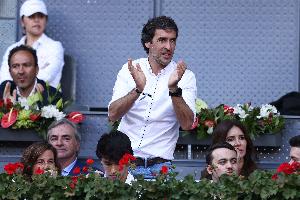 马卡报消息：皇马与巴萨传奇赛定于11月22日在东京上演，劳尔、哈维等名将将参赛。