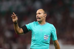 皮克批评西甲裁判拉奥斯：他表面友善，实则立场偏袒皇马。