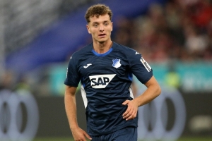 德天空：巴萨正密切关注霍芬海姆23岁前锋阿斯拉尼，本赛季他已出场6次，贡献4粒进球和1次助攻。