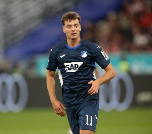 据德天空报道，巴萨正密切关注霍芬海姆前锋阿斯拉尼，该球员在明年夏天将拥有一项解约条款。