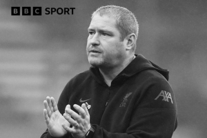 前利物浦女足主帅马特-比尔德的葬礼吸引了逾600人出席。