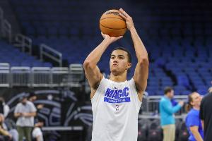 Scotto：老鹰与凯莱布-休斯坦达成一份双向合同协议