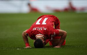 卡拉格：萨拉赫不应继续稳坐主力，球队应围绕伊萨克和维尔茨来构建核心。