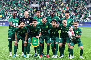 国安队内人士透露，球队内部斗志并未消沉，问题或许出在战术已被对手完全摸透。