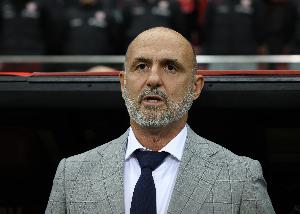 直播吧消息：前波兰国家队主教练普罗别日将与国足帅位无缘，据悉他已接近接受哈萨克斯坦国家队执教邀请。