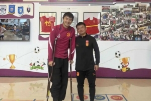 传承爱心，黄威将6666元球迷捐款用于援助罕见病患者