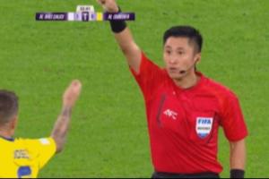 前皇马球员何塞卢持续提出抗议，主裁判马宁多次解释未果后，最终情绪激动地对其怒吼“get out”！