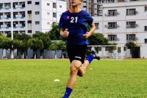 前球员痛陈中国足球乱象：新人进队遭欺负，凌晨被叫醒代购避孕套