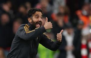 内维尔坦言低估了阿莫林在双红会的战术部署，看到首发阵容时一度感到绝望。