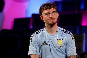 埃利奥特与埃梅里的战术理念存在分歧，埃梅里因此被弃用，而维拉在他离队后豪取五连胜。