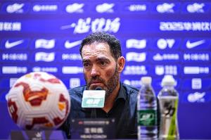 津媒指出，亚泰已身处保级关键阶段，苏亚雷斯的战术理念对于保级球队而言可能不太适用。