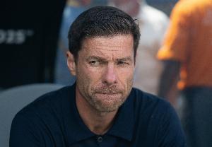 《每体》指出，皇马在与两支劲旅的交锋中均遭遇惨败，此役国家德战对于阿隆索而言，将构成严峻考验。