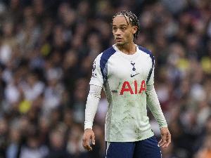 热刺签下22岁前锋西蒙斯，5年合同周薪20万镑，但这位6500万欧元新援近9场比赛未能取得进球，状态低迷。