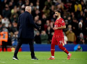 萨拉赫此前的8场比赛仅打入2球，斯洛特表示这是因为萨拉赫一直和阿诺德搭档，如今他需要重新与队友建立默契。