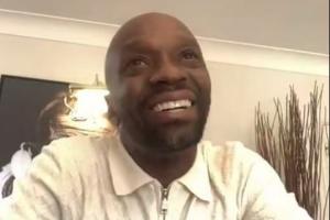 直播吧专访马克莱莱：年轻球员当学会抗压，且为团队竭尽全力