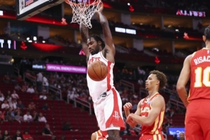 火箭队曾为伊森开出1亿报价，但他并未接受；而戴森-丹尼尔斯的合同也才1亿。