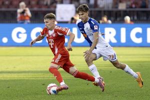 身高1米68！运动学专家指出，卡尔与梅西特点相似，小个子球员往往更敏捷灵活。