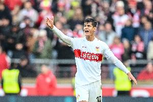 记者消息，皇家马德里计划在明年夏天以1350万欧元回购20岁的后腰球员切玛，而斯图加特俱乐部则拥有该球员的转售匹配权。