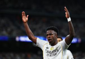 外网球迷热议维尼修斯道歉：为何不向教练道歉？请尊重阿隆索