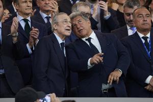 根据《每体》报道，皇马方面曾对巴萨施以援手，但巴萨此举被视为背叛，导致俱乐部主席弗洛伦蒂诺与拉波尔塔之间的关系变得紧张。