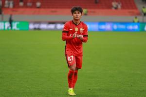 沪媒报道，蒯纪闻、李新翔因参加全运会暂时离队，蒋光太则无碍。