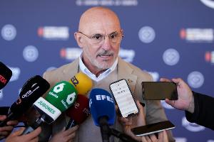 德拉富恩特就国家德比中的冲突发表看法：西班牙队内没有争吵，氛围如家庭般和睦。