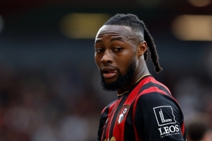 据《天空体育》报道，身价高达5500万欧元的塞梅尼奥或将成为冬窗转会市场的焦点，利物浦、曼城以及热刺三支俱乐部均有意展开争夺。