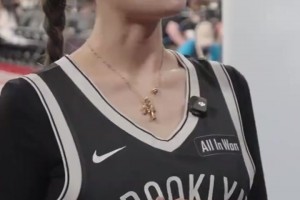 身材气质绝佳！郎朗的妻子吉娜也来到中国赛现场，和曾凡博互动！